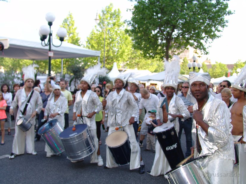 Samba, Percussion, Trommler, Batucada, Samba-Umzug in der Landeshauptstadt Wiesbaden auf dem Wilhelmstraßenfest. 57